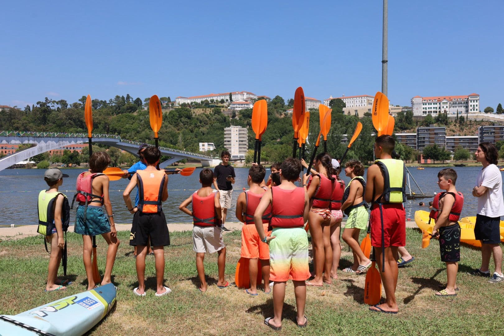 Grupo a participar numa atividade ao ar livre